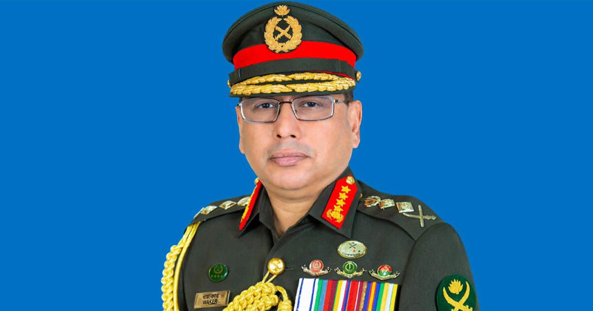 হজ পালন শেষে দেশে ফিরেছেন সেনাপ্রধান
